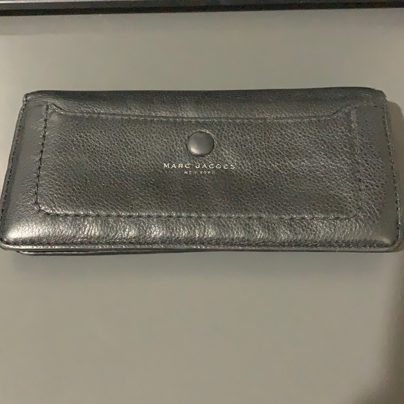 MARC JACOBS PEBBLED BLACK WALLET - Picture 1 of 4